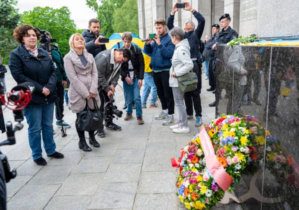 Amira Mohamed Ali EUR, Germany, Berlin, 08 05 2026 The Berlin regional association of the BSW commemorates the day on which the end of World War 1945 was commemorated with the party chairwoman Amira Mohamed Ali BSW at the Soviet memorial in Tiergarten