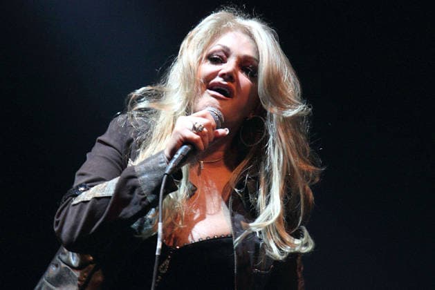 Bonnie Tyler, the singer at her concert on 19 12 2016 in London Concern for Bonnie Tyler after her emergency operation, the 74-year-old singer is in an induced coma