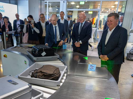 Opening of the new CT checkpoint at Nuremberg Airport, Nuremberg, 08 05 2026 Andreas Krieglstein, CSU, Second Mayor of the City of Nuremberg, and Christian Bernreiter, Bavarian State Minister for Housing, Construction and Transport, during a tour of the new CT checkpoint at Nuremberg Airport Nuremberg Bavaria Germany 20260508-286A6901-M4000
