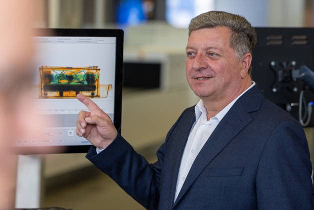 Opening of the new CT checkpoint at Nuremberg Airport, Nuremberg, 08 05 2026 Christian Bernreiter, Bavarian State Minister for Housing, Construction and Transport, points to a monitor image of the baggage control system during a tour of the new CT checkpoint at Nuremberg Airport Nuremberg Bavaria Germany 20260508-1V9A7975-M4000