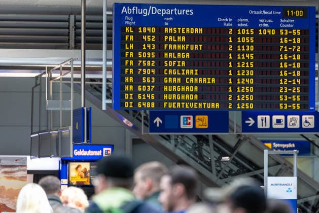 Opening of the new CT control center at Nuremberg Airport, Nuremberg, 08 05 2026 Departure board at Nuremberg Airport with destinations such as Amsterdam, Palma, Frankfurt, Malaga and Sofia Passengers in the terminal can be seen blurred in the foreground Nuremberg Bavaria Germany 20260508-1V9A7990-M4000
