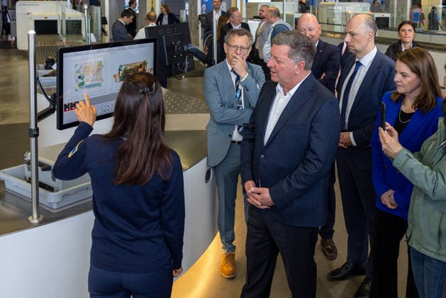 Opening of the new CT checkpoint at Nuremberg Airport, Nuremberg, 08 05 2026 An employee explains the new CT technology at Nuremberg Airport Nuremberg Bavaria Germany to Christian Bernreiter, Bavarian State Minister for Housing, Construction and Transport, Andreas Krieglstein, CSU, and Dr. Kerstin Engelhardt Blum, District President of Middle Franconia 20260508-286A6934-M4000