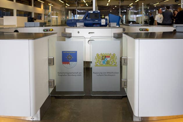 Opening of the new CT control center at Nuremberg Airport, Nuremberg, 08 05 2026 Entrance to the new CT control center at Nuremberg Airport with notices from the security company at Nuremberg Airport and the government of Middle Franconia Passenger screening technology can be seen in the background Nuremberg Bavaria Germany 20260508-286A6938-M4000