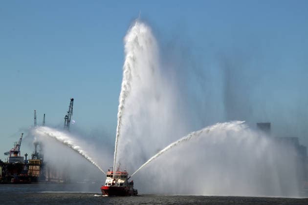 837 Port Birthday in Hamburg The fireboat Branddirektor Westphal leads the traditional entry parade