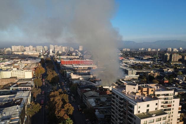 Santiago, May 8, 2026 Fire affects Chinese shop in Alameda corner Libertad in the commune of Santiago Diego Martin Aton Chile, Aton 1153376 jpeg  Copyright: DiegoxMartin AtonxChile