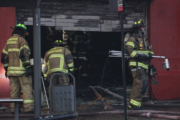 Santiago, May 8, 2026 Fire affects Chinese shop in Alameda corner Libertad in the commune of Santiago The smoke affects people circulating around the place Diego Martin Aton Chile, Aton 1153382 jpeg  Copyright: DIEGOxMARTIN ATONxCHILE
