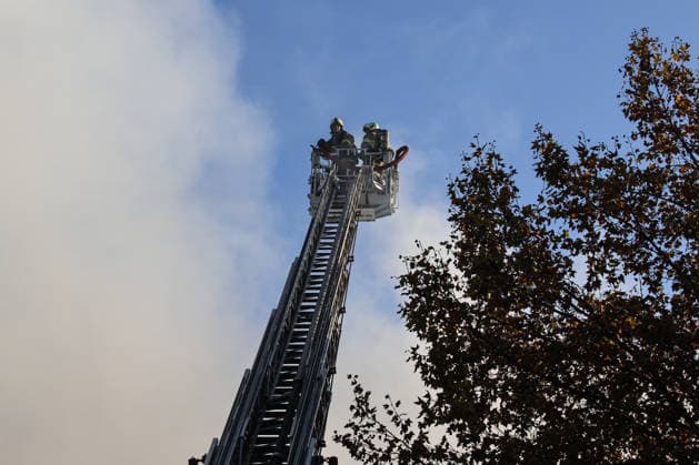 Santiago, May 8, 2026 Fire affects Chinese shop in Alameda corner Libertad in the commune of Santiago The smoke affects people circulating around the place Diego Martin Aton Chile, Aton 1153392 jpeg  Copyright: DIEGOxMARTIN ATONxCHILE
