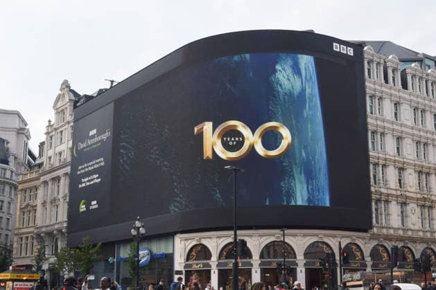 May 8, 2026, London, England, United Kingdom: The Piccadilly Lights screen in Piccadilly Circus displays a tribute from BBC as broadcaster, writer, conservationist and natural historian David Attenborough turns 100. London United Kingdom  - ZUMAv130 20260508_zip_v130_002 Copyright: xVukxValcicx