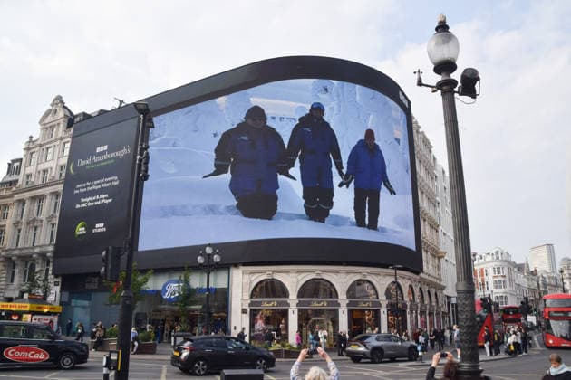May 8, 2026, London, England, United Kingdom: The Piccadilly Lights screen in Piccadilly Circus displays a tribute from BBC as broadcaster, writer, conservationist and natural historian David Attenborough turns 100. London United Kingdom - ZUMAv130 20260508_zip_v130_007 Copyright: xVukxValcicx
