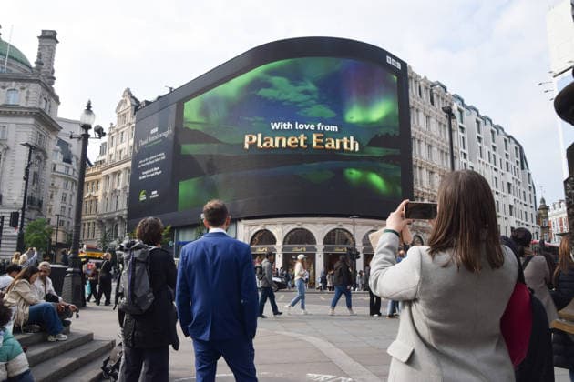 May 8, 2026, London, England, United Kingdom: The Piccadilly Lights screen in Piccadilly Circus displays a tribute from BBC as broadcaster, writer, conservationist and natural historian David Attenborough turns 100. London United Kingdom  - ZUMAv130 20260508_zip_v130_014 Copyright: xVukxValcicx