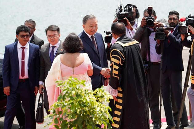 Vietnam President in Sri Lanka Vietnamese President gestures with Sri Lankan parliament speaker Jagath Wickramaratne at Sri Lanka s parliament in Colombo, Sri Lanka on May 8, 2026. Colombo Sri Lanka  Copyright: xMatrixxImages AkilaxJayawardenax