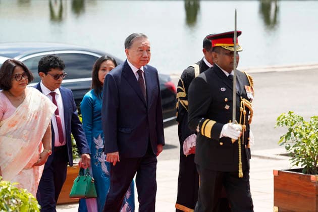 Vietnam President in Sri Lanka Vietnamese President arrives at Sri Lanka s parliament in Colombo, Sri Lanka. Colombo Sri Lanka  Copyright: xMatrixxImages AkilaxJayawardenax