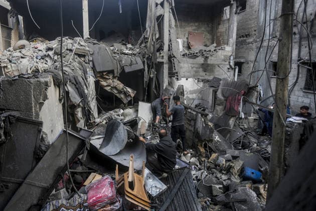 Destruction in Al-Shati Camp following Israeli airstrike in Gaza GAZA CITY, GAZA, PALESTINE - MAY 09: Palestinians inspect the extensive damage at buildings following an Israeli air strike on the Al-Shati Camp violating the current ceasefire agreement in western Gaza City, Gaza, Palestine on May 09, 2026. Palestinian families returned to the site of the blast to search through the rubble for their belongings and assess the scale of the destruction. Saeed M. M. T. Jaras Anadolu Gaza City Gaza. Editorial use only. Please get in touch for any other usage.  Copyright: x2026xAnadoluxSaeedxM.xM.xT.xJarasx