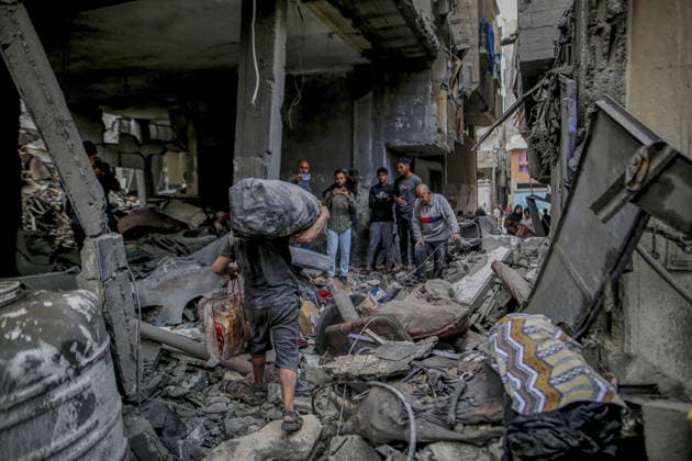 Destruction in Al-Shati Camp following Israeli airstrike in Gaza GAZA CITY, GAZA, PALESTINE - MAY 09: Palestinians inspect the extensive damage at buildings following an Israeli air strike on the Al-Shati Camp violating the current ceasefire agreement in western Gaza City, Gaza, Palestine on May 09, 2026. Palestinian families returned to the site of the blast to search through the rubble for their belongings and assess the scale of the destruction. Saeed M. M. T. Jaras Anadolu Gaza City Gaza. Editorial use only. Please get in touch for any other usage.  Copyright: x2026xAnadoluxSaeedxM.xM.xT.xJarasx