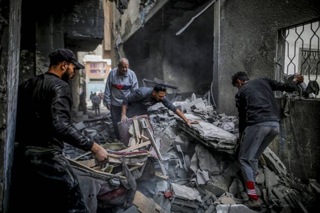 Destruction in Al-Shati Camp following Israeli airstrike in Gaza GAZA CITY, GAZA, PALESTINE - MAY 09: Palestinians inspect the extensive damage at buildings following an Israeli air strike on the Al-Shati Camp violating the current ceasefire agreement in western Gaza City, Gaza, Palestine on May 09, 2026. Palestinian families returned to the site of the blast to search through the rubble for their belongings and assess the scale of the destruction. Saeed M. M. T. Jaras Anadolu Gaza City Gaza. Editorial use only. Please get in touch for any other usage.  Copyright: x2026xAnadoluxSaeedxM.xM.xT.xJarasx