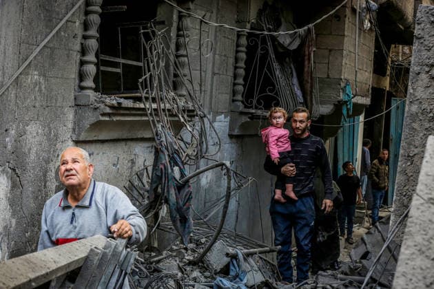Destruction in Al-Shati Camp following Israeli airstrike in Gaza GAZA CITY, GAZA, PALESTINE - MAY 09: Palestinians inspect the extensive damage at buildings following an Israeli air strike on the Al-Shati Camp violating the current ceasefire agreement in western Gaza City, Gaza, Palestine on May 09, 2026. Palestinian families returned to the site of the blast to search through the rubble for their belongings and assess the scale of the destruction. Saeed M. M. T. Jaras Anadolu Gaza City Gaza. Editorial use only. Please get in touch for any other usage.  Copyright: x2026xAnadoluxSaeedxM.xM.xT.xJarasx