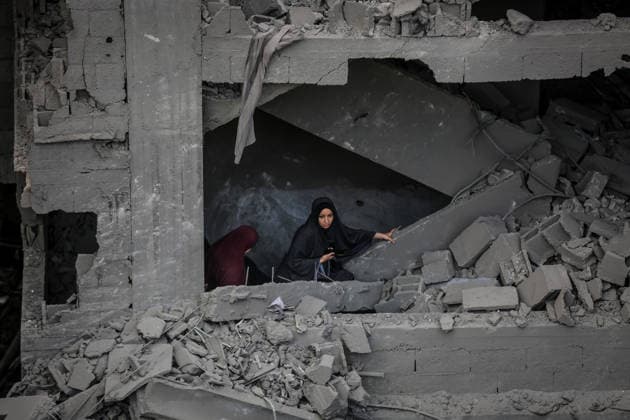 Destruction in Al-Shati Camp following Israeli airstrike in Gaza GAZA CITY, GAZA, PALESTINE - MAY 09: Palestinians inspect the extensive damage at buildings following an Israeli air strike on the Al-Shati Camp violating the current ceasefire agreement in western Gaza City, Gaza, Palestine on May 09, 2026. Palestinian families returned to the site of the blast to search through the rubble for their belongings and assess the scale of the destruction. Saeed M. M. T. Jaras Anadolu Gaza City Gaza. Editorial use only. Please get in touch for any other usage.  Copyright: x2026xAnadoluxSaeedxM.xM.xT.xJarasx