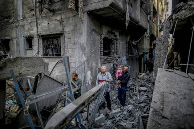 Destruction in Al-Shati Camp following Israeli airstrike in Gaza GAZA CITY, GAZA, PALESTINE - MAY 09: Palestinians inspect the extensive damage at buildings following an Israeli air strike on the Al-Shati Camp violating the current ceasefire agreement in western Gaza City, Gaza, Palestine on May 09, 2026. Palestinian families returned to the site of the blast to search through the rubble for their belongings and assess the scale of the destruction. Saeed M. M. T. Jaras Anadolu Gaza City Gaza. Editorial use only. Please get in touch for any other usage.  Copyright: x2026xAnadoluxSaeedxM.xM.xT.xJarasx