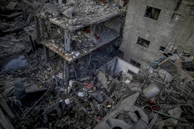 Destruction in Al-Shati Camp following Israeli airstrike in Gaza GAZA CITY, GAZA, PALESTINE - MAY 09: A view of the extensive damage at buildings following an Israeli air strike on the Al-Shati Camp violating the current ceasefire agreement in western Gaza City, Gaza, Palestine on May 09, 2026. Palestinian families returned to the site of the blast to search through the rubble for their belongings and assess the scale of the destruction. Saeed M. M. T. Jaras Anadolu Gaza City Gaza. Editorial use only. Please get in touch for any other usage.  Copyright: x2026xAnadoluxSaeedxM.xM.xT.xJarasx