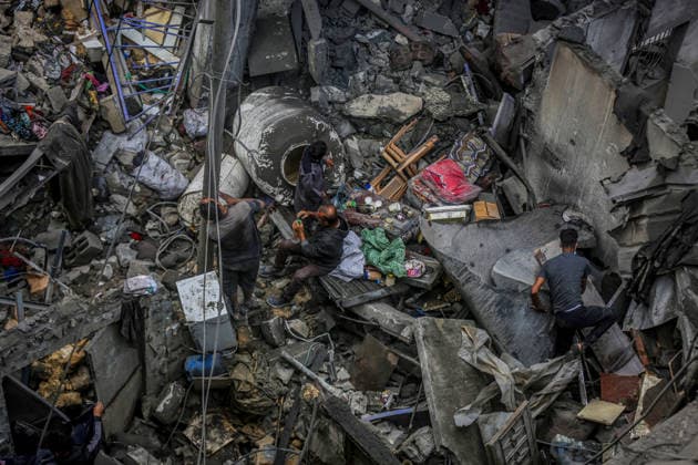Destruction in Al-Shati Camp following Israeli airstrike in Gaza GAZA CITY, GAZA, PALESTINE - MAY 09: Palestinians inspect the extensive damage at buildings following an Israeli air strike on the Al-Shati Camp violating the current ceasefire agreement in western Gaza City, Gaza, Palestine on May 09, 2026. Palestinian families returned to the site of the blast to search through the rubble for their belongings and assess the scale of the destruction. Saeed M. M. T. Jaras Anadolu Gaza City Gaza. Editorial use only. Please get in touch for any other usage.  Copyright: x2026xAnadoluxSaeedxM.xM.xT.xJarasx