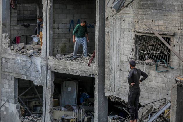Destruction in Al-Shati Camp following Israeli airstrike in Gaza GAZA CITY, GAZA, PALESTINE - MAY 09: Palestinians inspect the extensive damage at buildings following an Israeli air strike on the Al-Shati Camp violating the current ceasefire agreement in western Gaza City, Gaza, Palestine on May 09, 2026. Palestinian families returned to the site of the blast to search through the rubble for their belongings and assess the scale of the destruction. Saeed M. M. T. Jaras Anadolu Gaza City Gaza. Editorial use only. Please get in touch for any other usage.  Copyright: x2026xAnadoluxSaeedxM.xM.xT.xJarasx