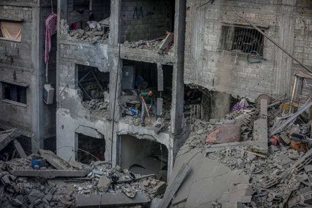 Destruction in Al-Shati Camp following Israeli airstrike in Gaza GAZA CITY, GAZA, PALESTINE - MAY 09: A view of the extensive damage at buildings following an Israeli air strike on the Al-Shati Camp violating the current ceasefire agreement in western Gaza City, Gaza, Palestine on May 09, 2026. Palestinian families returned to the site of the blast to search through the rubble for their belongings and assess the scale of the destruction. Saeed M. M. T. Jaras Anadolu Gaza City Gaza. Editorial use only. Please get in touch for any other usage.  Copyright: x2026xAnadoluxSaeedxM.xM.xT.xJarasx
