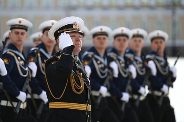 Russia Regions WWII Victory Day Parade 9160368 09.05.2026 Russian Navy officers march in columns during a military parade on Victory Day, marking the 81st anniversary of the victory over Nazi Germany in World War Two, in St. Petersburg, Russia. Alexei Danichev Sputnik St. Petersburg Russia  Copyright: xAlexeixDanichevx