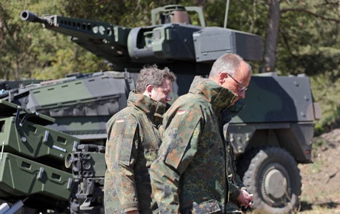 Federal Chancellor Friedrich Merz on the right and Vice Chancellor Lars Klingbeil in camouflage jackets in Munster Federal Chancellor Friedrich Merz on the right and Vice Chancellor Lars Klingbeil in camouflage jackets in Munster Munster Lower Saxony Germany