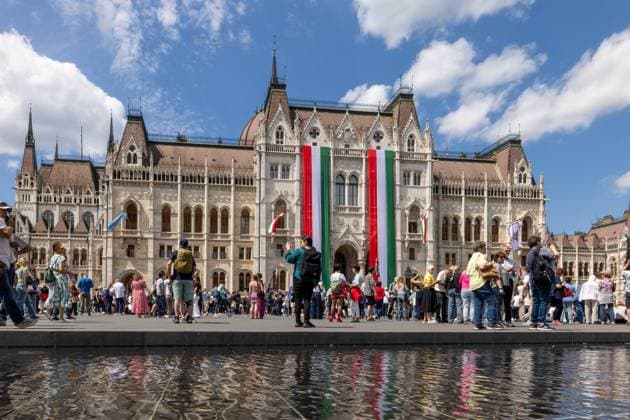 May 9, 2026, Budapest, Hungary: A view of the Parliament building in Budapest, where the inauguration ceremony of Peter Magyar is taking place. The monumental facade of the building forms the backdrop for the political event, which has drawn crowds to the nearby Lajos Kossuth Square Budapest Hungary - ZUMAl194 20260509_zip_l194_011 Copyright: xMarekxLadzinskix