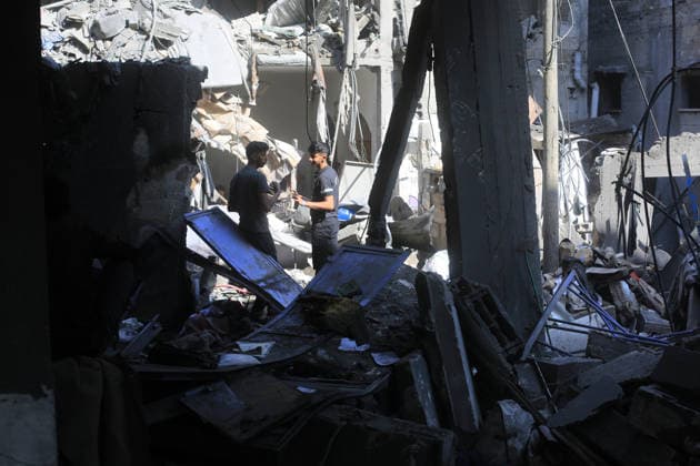 Palestinians inspect damage after Israeli airstrike in Gaza City Palestinians inspect damaged buildings following an Israeli airstrike on Al-Shati Camp in western Gaza City, Gaza Strip, on May 09, 2026. Palestinian families returned to the site of the blast to search through the rubble for their belongings and assess the scale of the destruction. Photo by Belal Osama apaimages Gaza Gaza Strip Palestinian Territory 090526_Gaza_BO_00(26) Copyright: xapaimagesxBelalxOsamax xapaimagesx