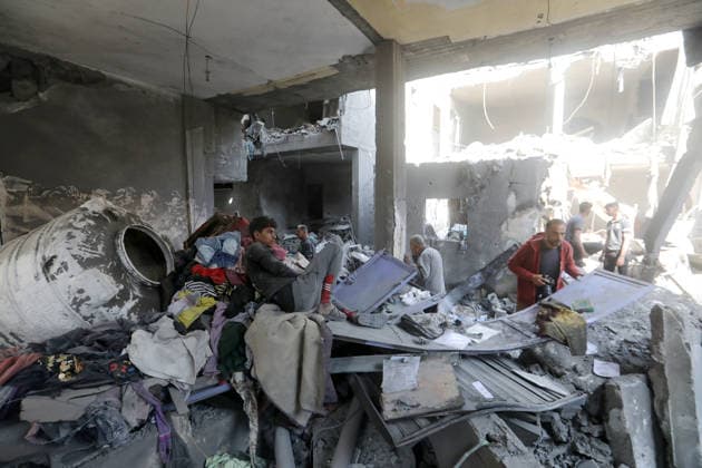 Palestinians inspect damage after Israeli airstrike in Gaza City Palestinians inspect damaged buildings following an Israeli airstrike on Al-Shati Camp in western Gaza City, Gaza Strip, on May 09, 2026. Palestinian families returned to the site of the blast to search through the rubble for their belongings and assess the scale of the destruction. Photo by Belal Osama apaimages Gaza Gaza Strip Palestinian Territory 090526_Gaza_BO_00(9) Copyright: xapaimagesxBelalxOsamax xapaimagesx