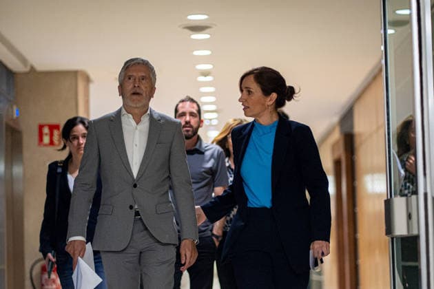 Mónica García and Grande Marlaska update information on the hantavirus outbreak The Minister of Health, Mónica García d , and the Minister of the Interior, Fernando Grande Marlaska i , during a press conference, at the headquarters of the Ministry of Health, on May 9, 2026, in Madrid Spain García and Grande Marlaska appear to report on the ship MV Hondius and the hantavirus outbreak 09 MAY 2026 Madrid Madrid Madrid Spain  Copyright: xGabrielxLuengasx 7510195