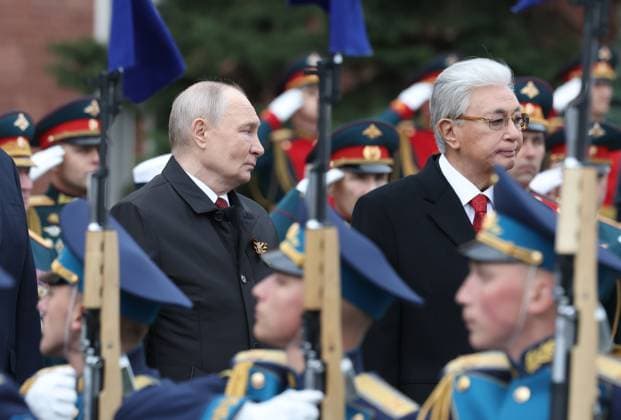 Russia WWII Victory Day Wreath Laying 9160945 09.05.2026 Russian President Vladimir Putin and Kazakh President Kassym-Jomart Tokayev attend a wreath-laying ceremony at the Tomb of the Unknown Soldier by the Kremlin wall on the Victory Day, marking the 81st anniversary of the victory over Nazi Germany in World War Two, in Moscow, Russia. Valeriy Sharifulin Sputnik Moscow Russia  Copyright: xValeriyxSharifulinx