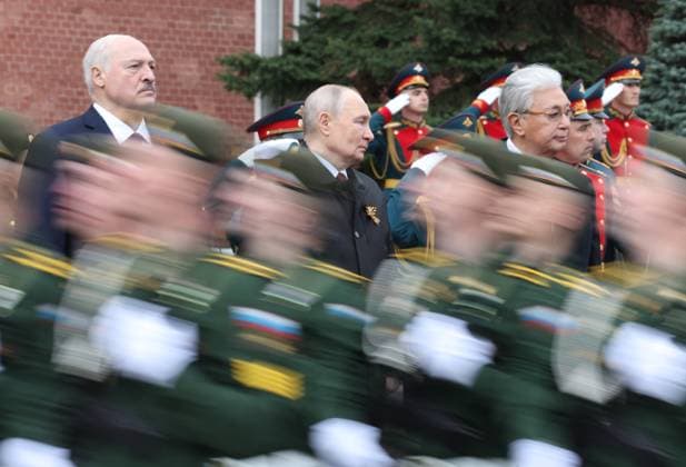 Russia WWII Victory Day Wreath Laying 9160948 09.05.2026 Belarusian President Alexander Lukashenko, Russian President Vladimir Putin and Kazakh President Kassym-Jomart Tokayev attend a wreath-laying ceremony at the Tomb of the Unknown Soldier by the Kremlin wall on the Victory Day, marking the 81st anniversary of the victory over Nazi Germany in World War Two, in Moscow, Russia. Valeriy Sharifulin Sputnik Moscow Russia  Copyright: xValeriyxSharifulinx