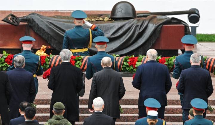 Russia WWII Victory Day Wreath Laying 9160986 09.05.2026 Russian President Vladimir Putin and foreign officials attend a wreath-laying ceremony at the Tomb of the Unknown Soldier by the Kremlin wall on the Victory Day, marking the 81st anniversary of the victory over Nazi Germany in World War Two, in Moscow, Russia. Sergey Guneev Sputnik Moscow Russia  Copyright: xSergeyxGuneevx
