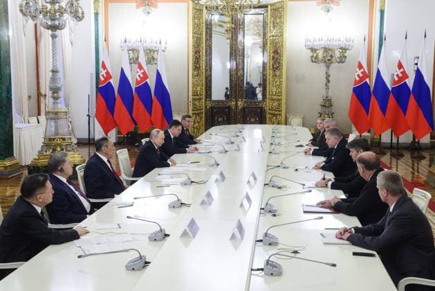 RUSSIA, MOSCOW - MAY 9, 2026: Russia s President Vladimir Putin (C left) and Slovakia s Prime Minister Robert Fico (C right) meet at Moscow s Kremlin on Victory Day. Sergei Karpukhin TASS  92224295