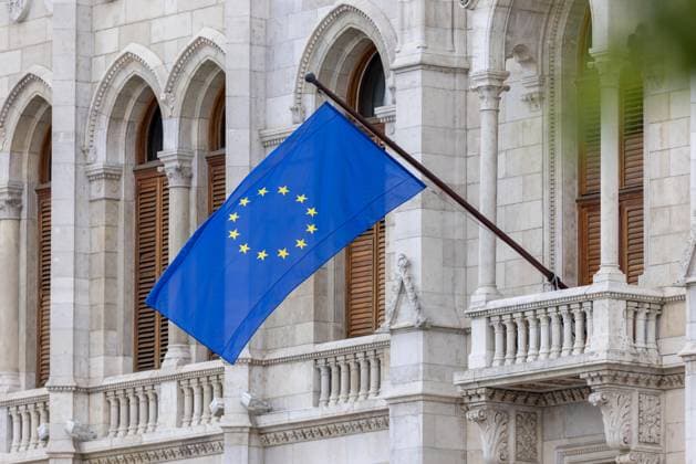 May 9, 2026, Budapest, Hungary: The flag of European Union was ceremonially hung on the Parliament building in Budapest during the inauguration of Peter Magyar Budapest Hungary - ZUMAl194 20260509_zip_l194_012 Copyright: xMarekxLadzinskix