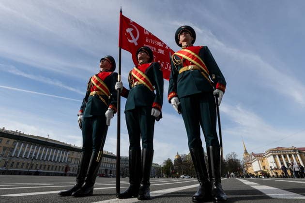 RUSSIA, ST PETERSBURG - MAY 9, 2026: An Honour Guard with a replica of the Soviet Banner of Victory during a Victory Day military parade marking the 81st anniversary of the Victory in the 1941-1945 Great Patriotic War (the Eastern Front of World War II) St Petersburg Russia  - ZUMAt113 20260509_zaa_t113_873 Copyright: xAlexanderxDemianchukx
