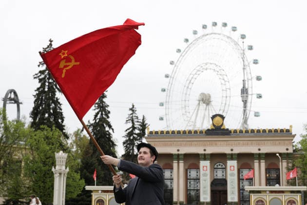 RUSSIA, MOSCOW - MAY 9, 2026: People attend Victory Day celebrations at VDNKh Moscow Russia  - ZUMAt113 20260509_zaa_t113_960 Copyright: xMikhailxSinitsynx