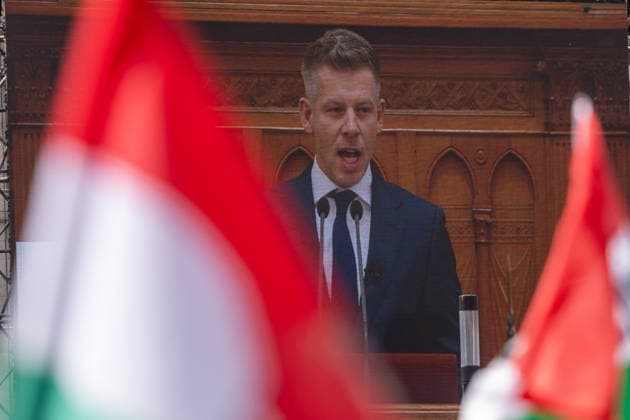 May 9, 2026, Budapest, Hungary: Speech by Peter Magyar inside the Parliament building in Budapest, while people gathered at Lajos Kossuth Square watch and listen on large screens and loudspeakers during the inauguration ceremony. Budapest Hungary - ZUMAl194 20260509_zip_l194_020 Copyright: xMarekxLadzinskix