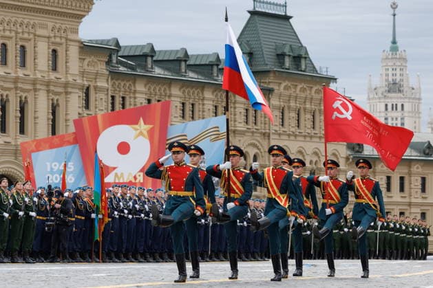 RUSSIA, MOSCOW - MAY 9, 2026: Honour guards carry a national flag and a Banner of Victory during a military parade in Red Square on Victory Day to mark 81 years since the victory of the Soviet Union over Nazi Germany in the Great Patriotic War, Eastern Front of World War II Moscow Russia  - ZUMAt113 20260509_zaa_t113_970 Copyright: xVadimxSavitskyx