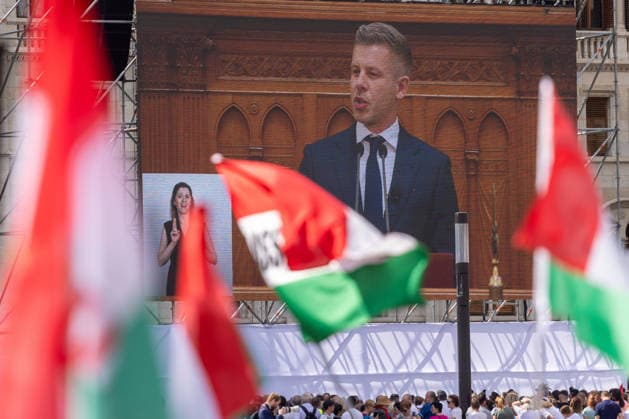 May 9, 2026, Budapest, Hungary: Speech by Peter Magyar inside the Parliament building in Budapest, while people gathered at Lajos Kossuth Square watch and listen on large screens and loudspeakers during the inauguration ceremony. Budapest Hungary - ZUMAl194 20260509_zip_l194_022 Copyright: xMarekxLadzinskix