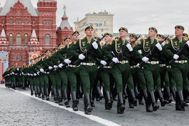 RUSSIA, MOSCOW - MAY 9, 2026: Servicemen march in formation during a military parade in Red Square on Victory Day to mark 81 years since the victory of the Soviet Union over Nazi Germany in the Great Patriotic War, Eastern Front of World War II Moscow Russia  - ZUMAt113 20260509_zaa_t113_1015 Copyright: xVadimxSavitskyx