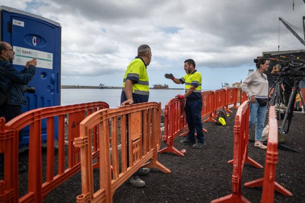 Preparations are underway at Granadilla Port for MV Hondius TENERIFE, CANARY ISLANDS, SPAIN - MAY 09: Workers at Puerto de Granadilla continue carrying out perimeter and security reinforcement operations ahead of the arrival of the MV Hondius to the island of Tenerife at Granadilla port, Tenerife, Canary Islands, Spain on May 09, 2026. Andres Gutierrez Anadolu Tenerife Spain. Editorial use only. Please get in touch for any other usage.  Copyright: x2026xAnadoluxAndresxGutierrezx