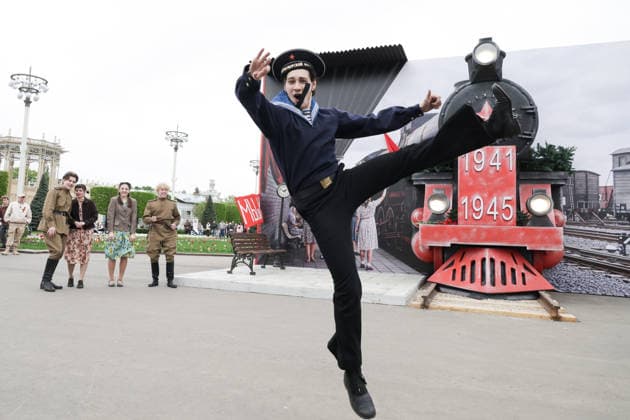 RUSSIA, MOSCOW - MAY 9, 2026: A performer performs during Victory Day celebrations at VDNKh. Mikhail Sinitsyn TASS  92228500