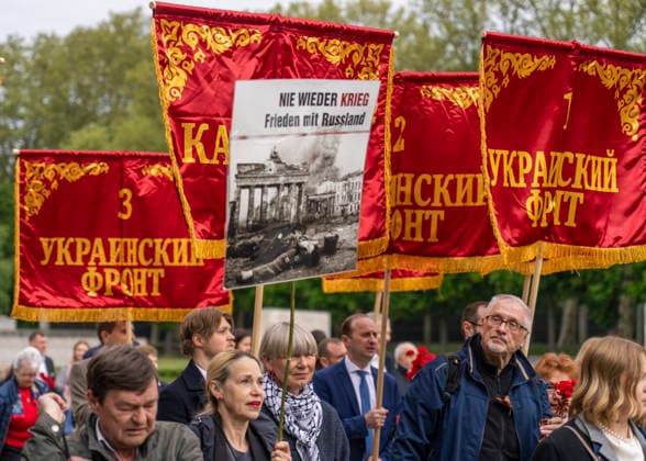 Russian citizens living and working in Berlin on May 9, Victory Day, at the Soviet Memorial in Treptower Park in Berlin Treptow The red flags indicate the various Soviet fronts in the war
