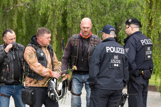Commemoration on 9 May, Victory Day, at the Soviet Memorial in Treptower Park in Berlin Treptow Among the visitors were bikers who sympathize with the Russian rocker club Nachtwölfe, which has close ties to Putin