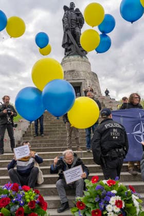 Protest with balloons in the national colors of Ukraine against Russias war in Ukraine on May 9, Victory Day, at the Soviet Memorial in Treptower Park in Berlin Treptow