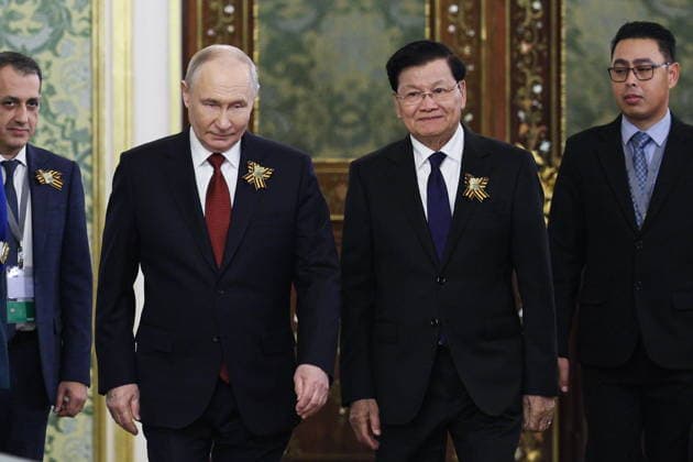 RUSSIA, MOSCOW - MAY 9, 2026: Russia s President Vladimir Putin and Laos President Thongloun Sisoulith (L-R front) ahead of their bilateral meeting at the Moscow Kremlin Moscow Russia  - ZUMAt113 20260509_zaa_t113_1387 Copyright: xAlexanderxShcherbakx
