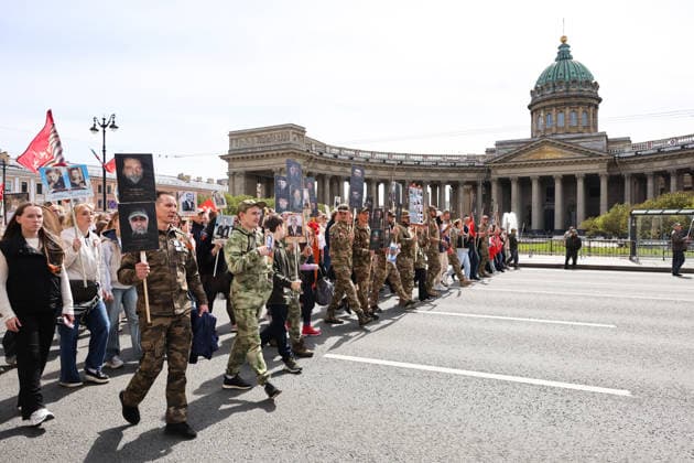 RUSSIA, ST PETERSBURG - MAY 9, 2026: People hold portraits of their relatives who fought in World War II as they take part in an Immortal Regiment event on Victory Day St Petersburg Russia  - ZUMAt113 20260509_zaa_t113_1403 Copyright: xValentinxYegorshinx